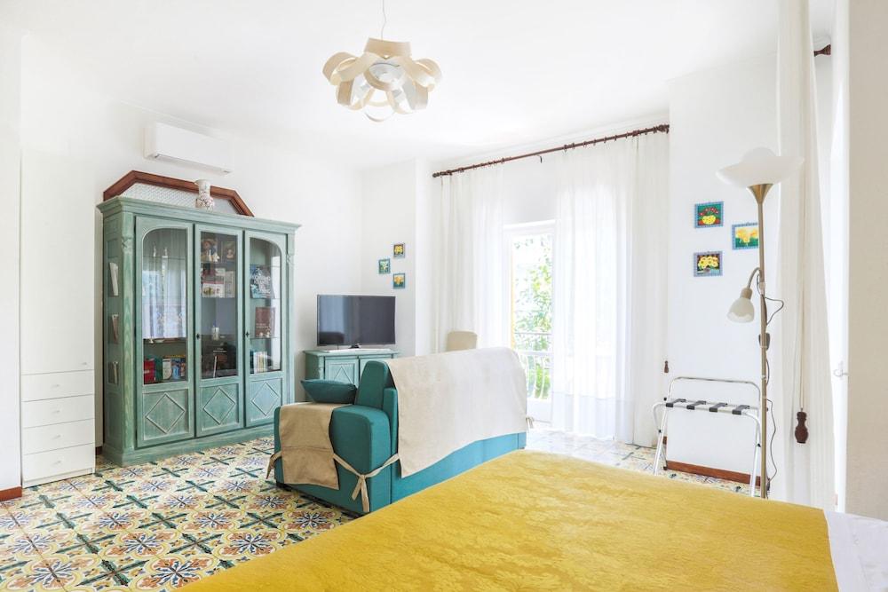 Modern Apartment with Terrace, Swimming Pool&Tennis