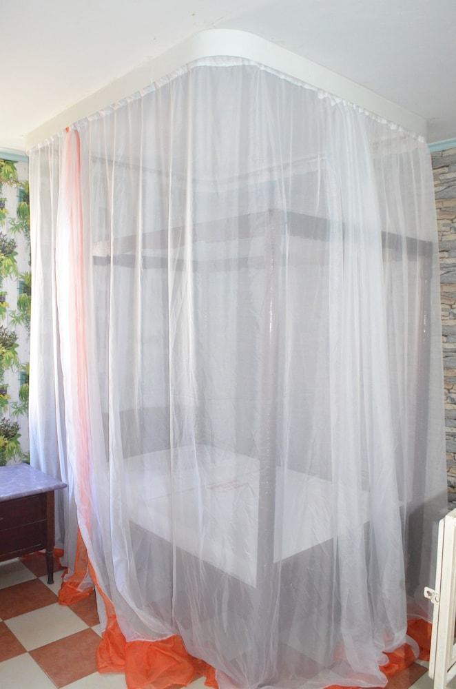 Whitesun Safari Hotel