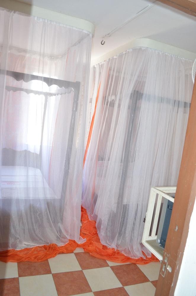 Whitesun Safari Hotel