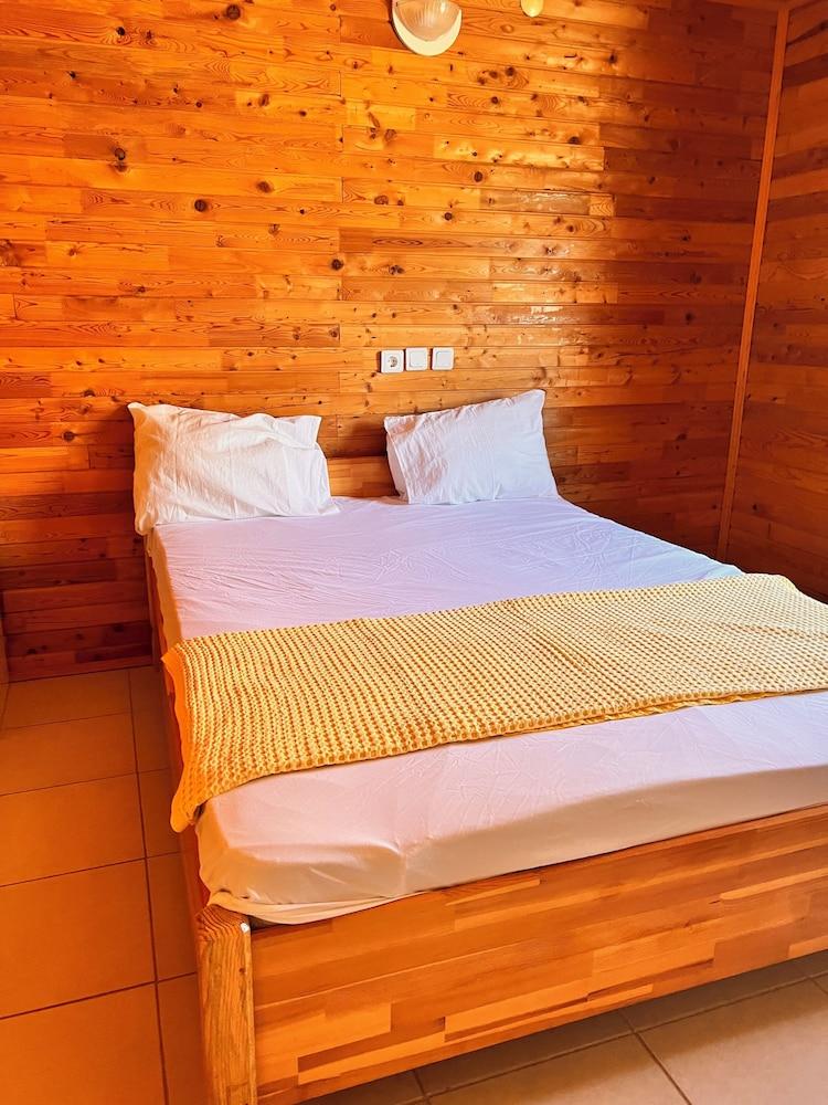 Adrasan Parlak Evleri