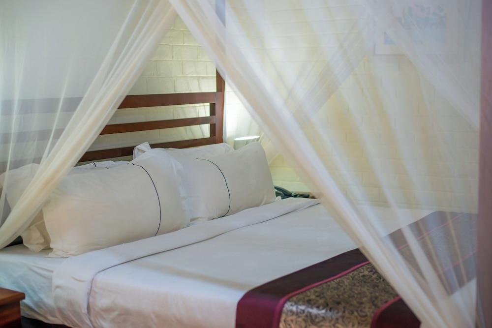 Kambiri Beach By Serendib