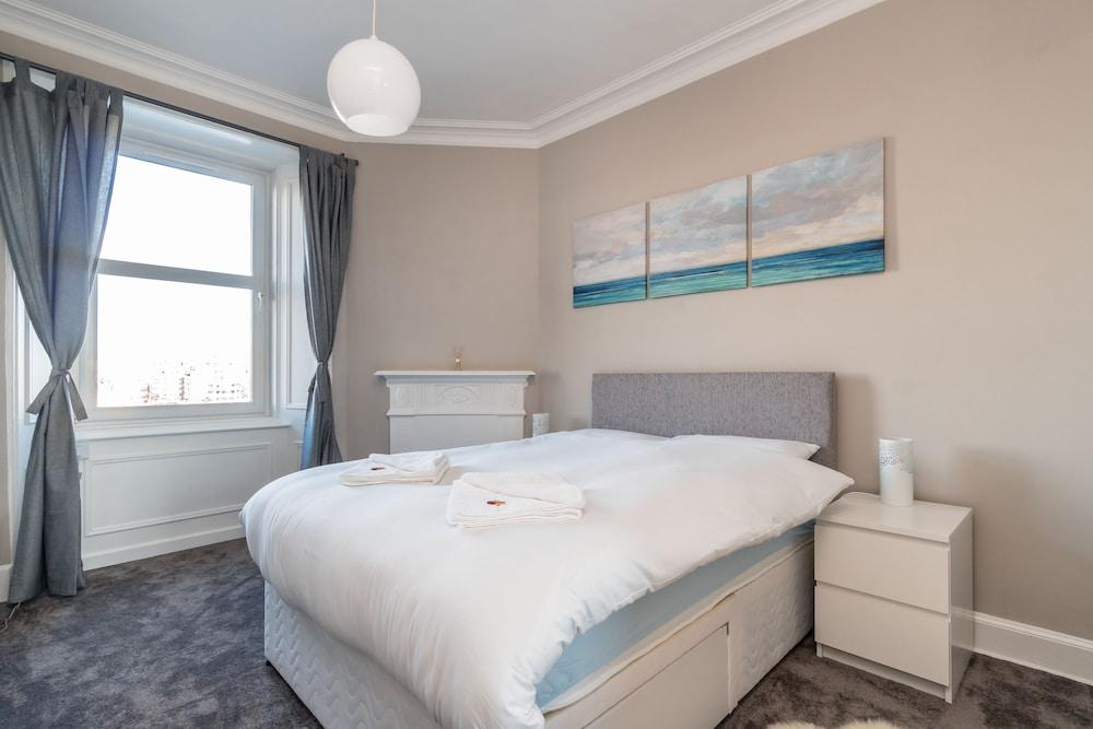 Silver Lining Charming Meadowbank Flat