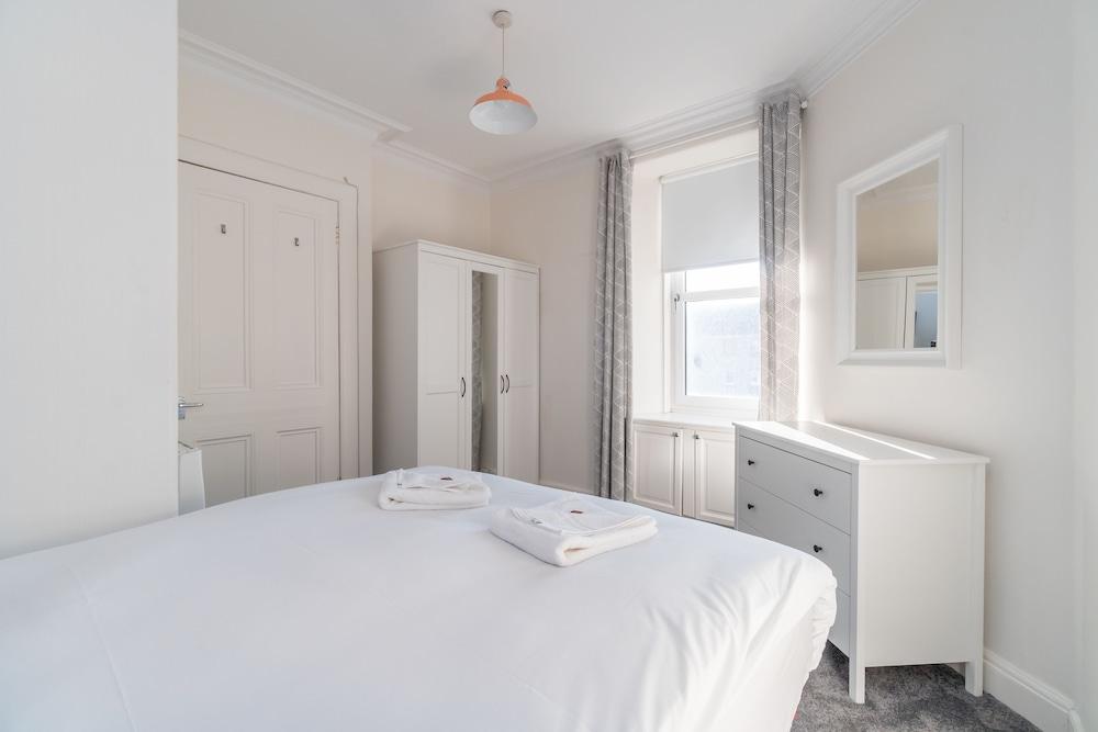 Silver Lining Charming Meadowbank Flat