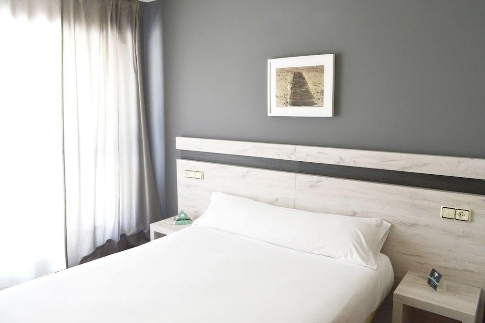 Hostal Alda Puerta Coruña