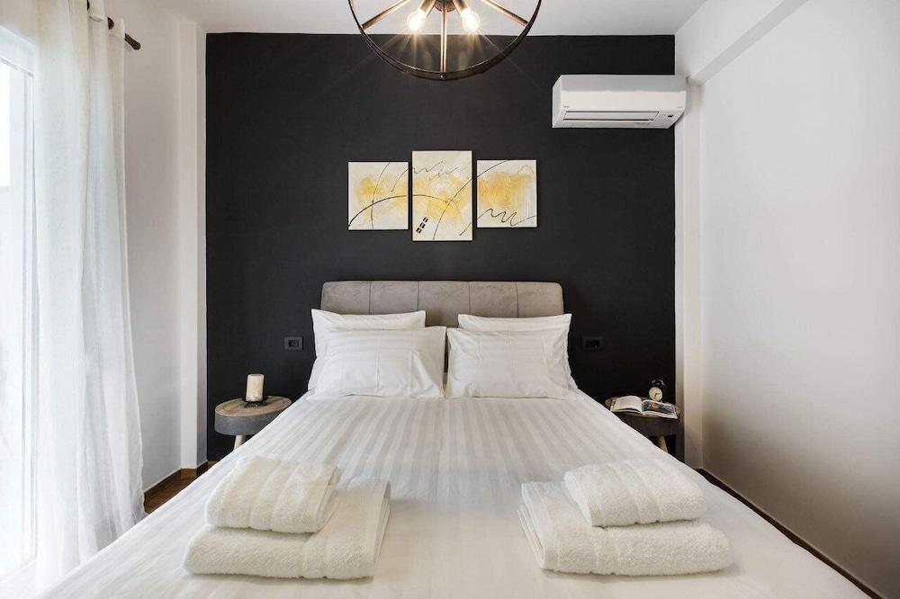 Atmospheric Apartment near Acropolis by CloudKeys