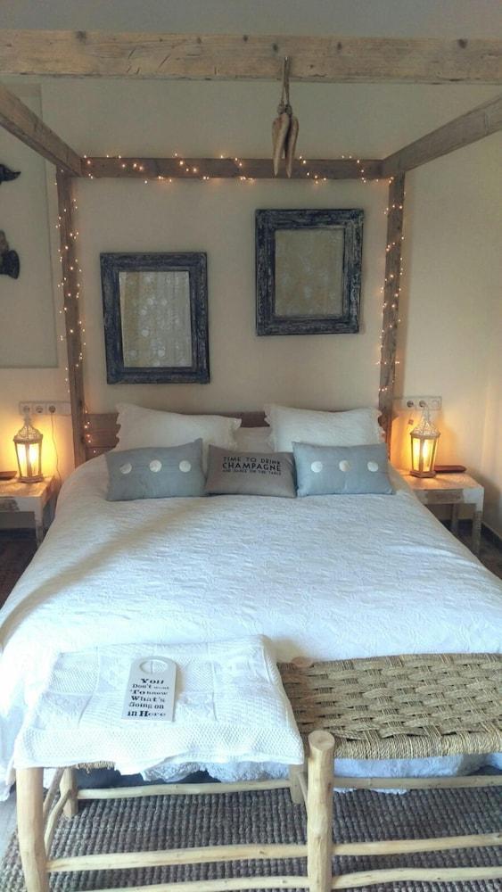 Lamusana - Adults Only