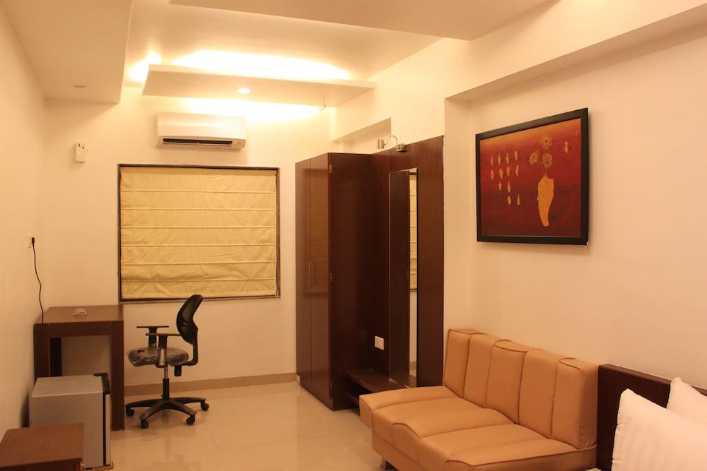 JK Rooms 103 Loharkars Hotel