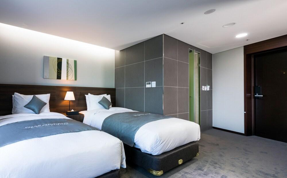 Co-op City Hotel Harborview