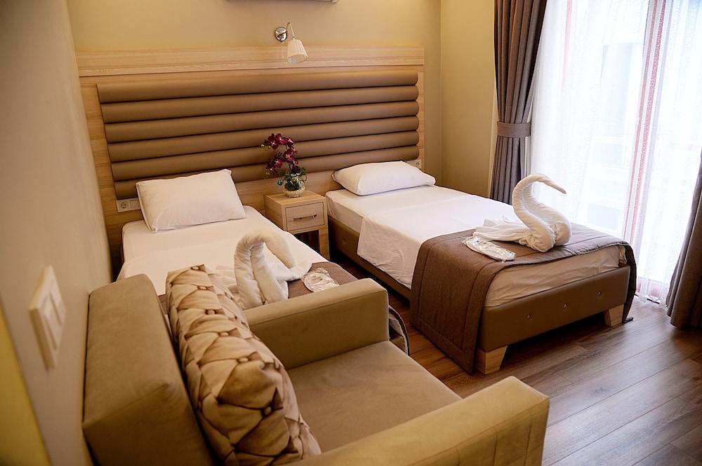 Park Royal Alkhaleej