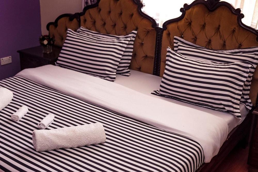 Fourways Junction Villa 1