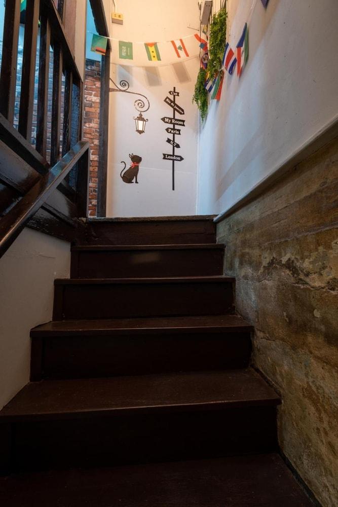 Sip N' Camp - Hostel