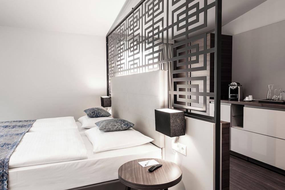 NUHR Medical - Hotel & Restaurant