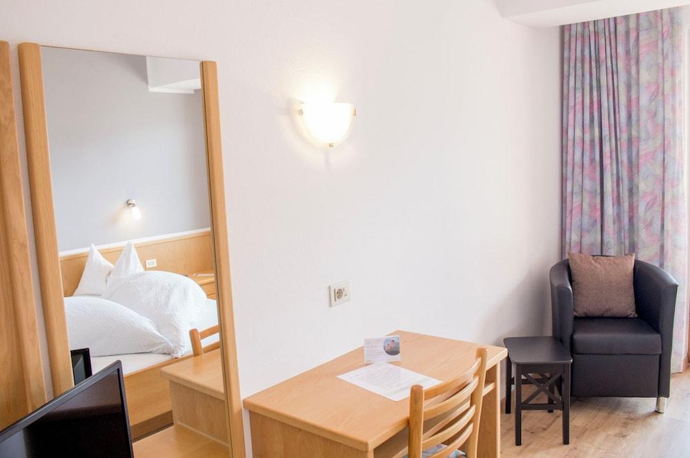 Schenna Garni Eden Bed & Breakfast