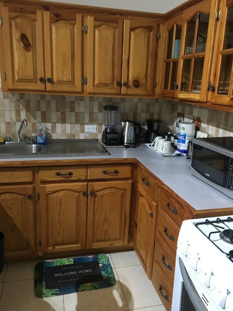 Rose View Apartment Montego Bay