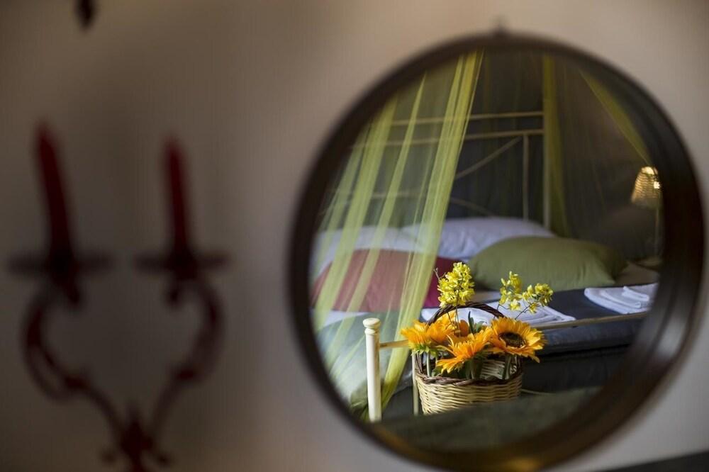 The Villa of Artists