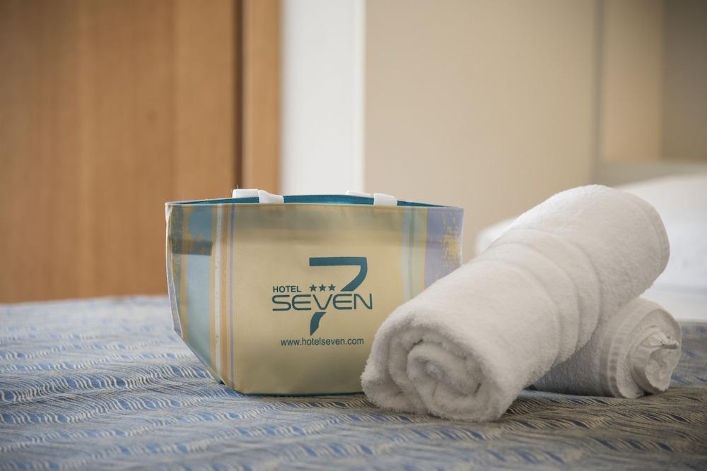 Hotel Seven