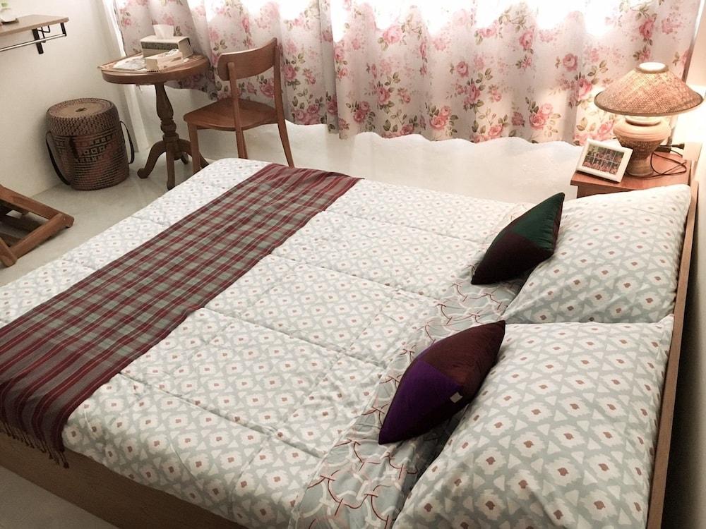 One of Us House - Hostel