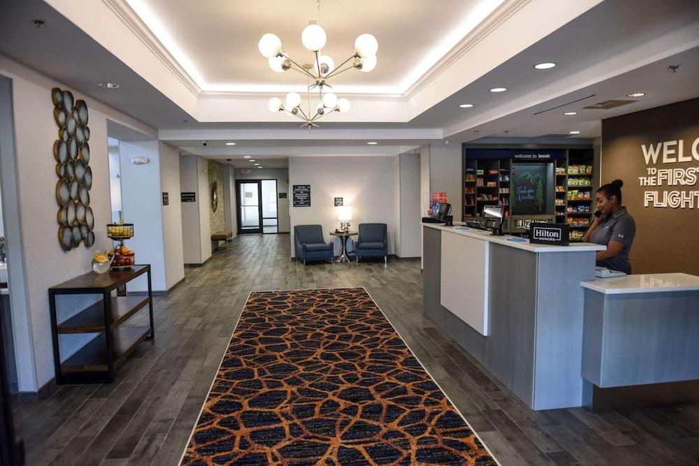 Hampton Inn & Suites Lenoir