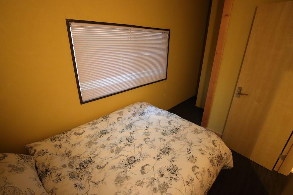 Running Bare Fuji - Hostel