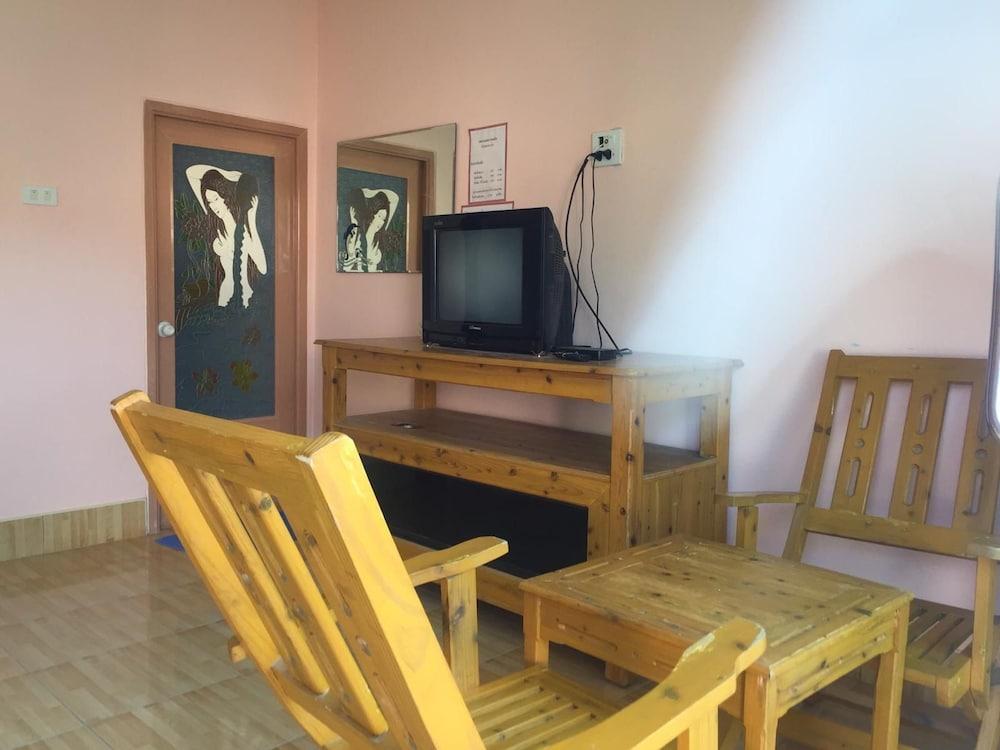 Palm Payom Village Resort