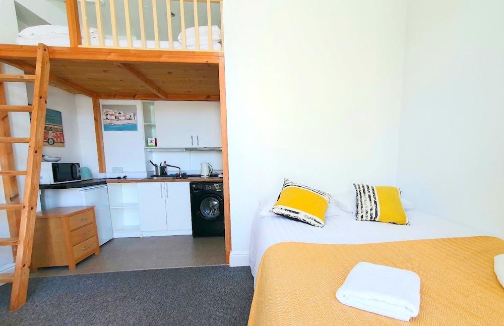 Reef Lodge Apartments