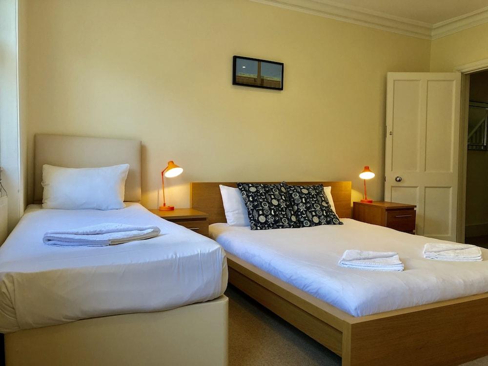 Buckingham Palace View Apartment