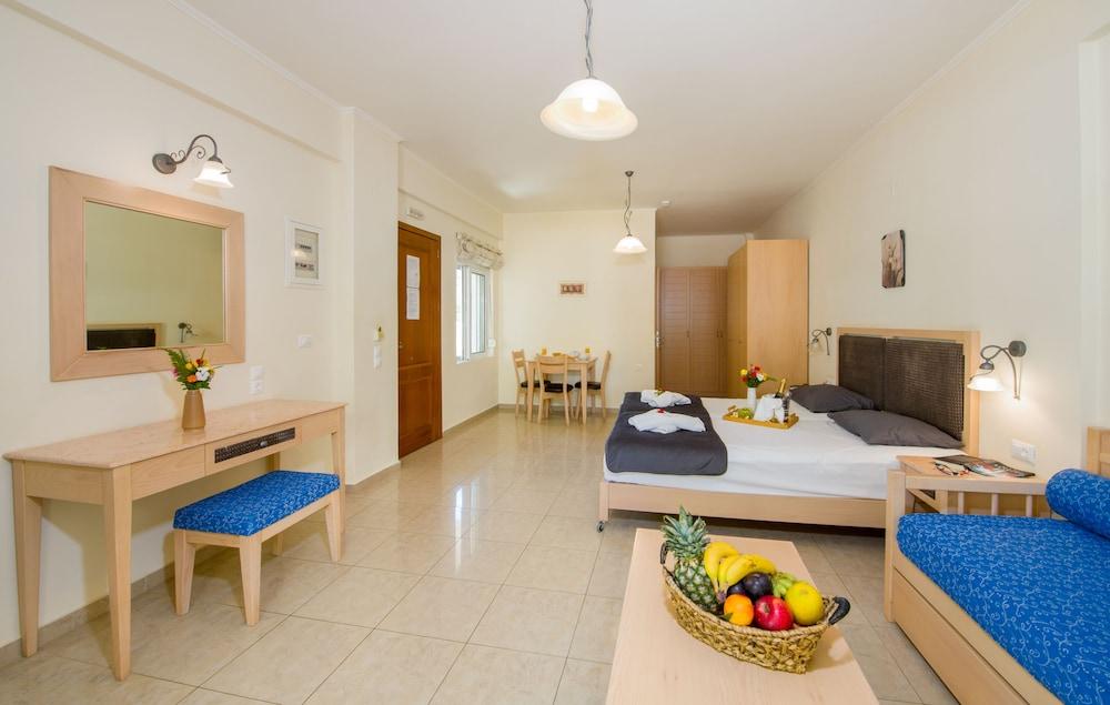 Toxo Hotel & Apartments