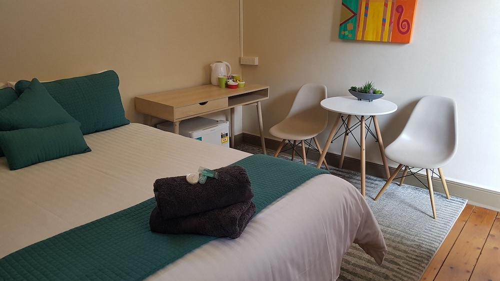 Courthouse Bar & Grill