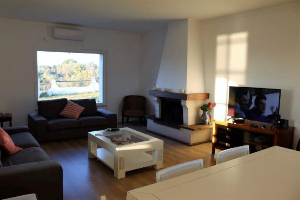 Akivillas Tavira Pine