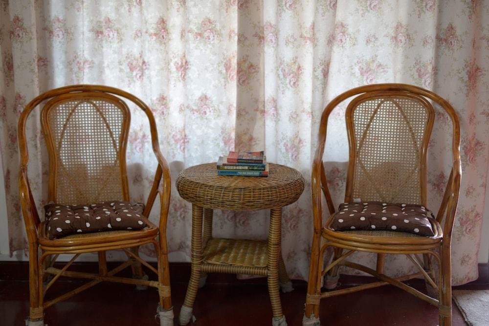 Yangshuo Dahuwai Camps Hotel