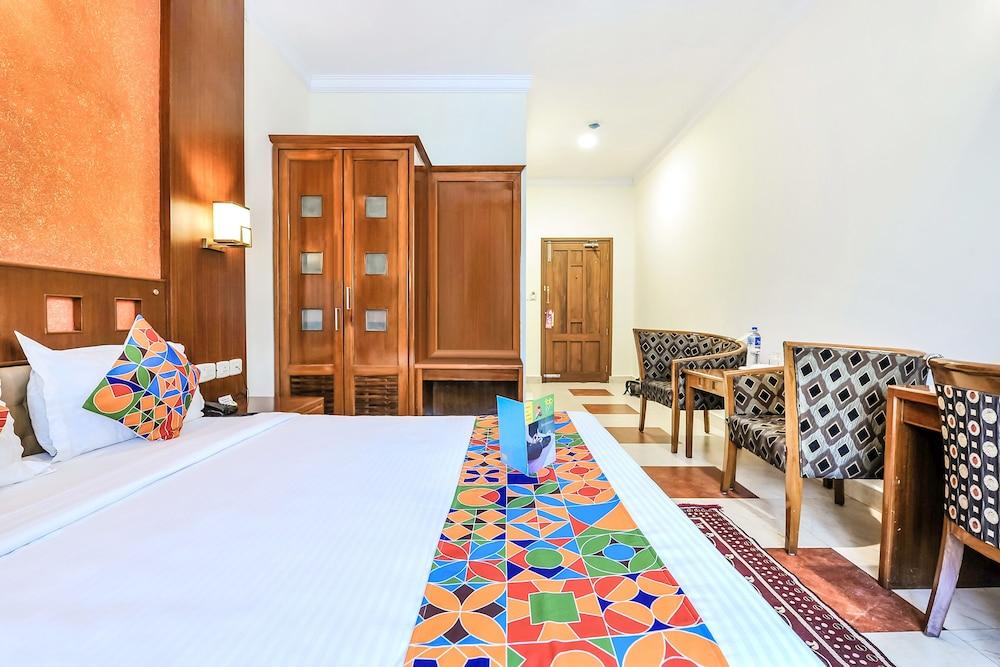 FabHotel Kangappadan Residency