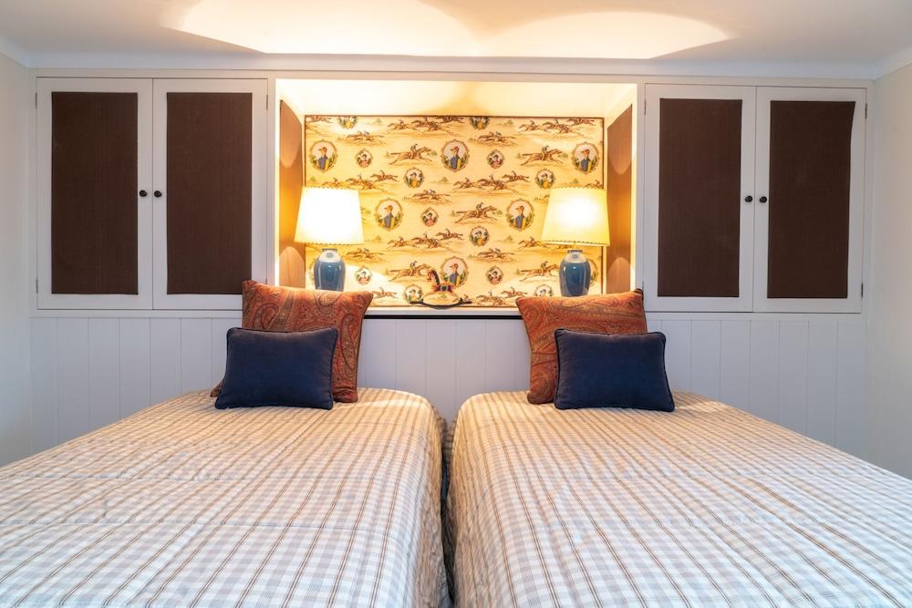 Liiiving In Moledo Historical Pool Villa