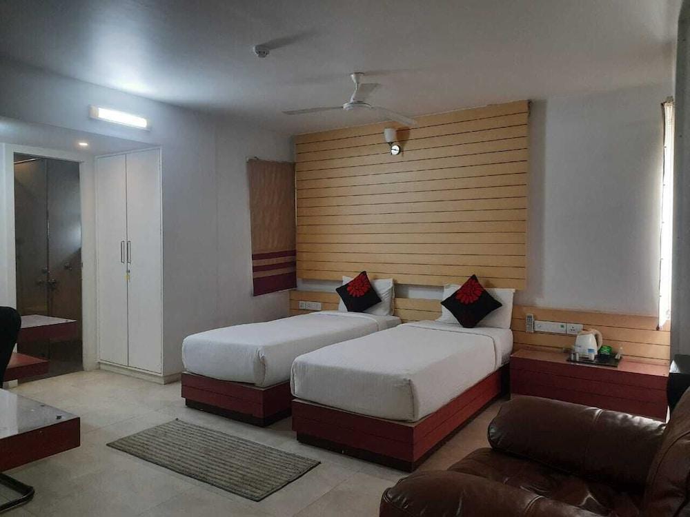 Roseline Suites - A Business Hotel