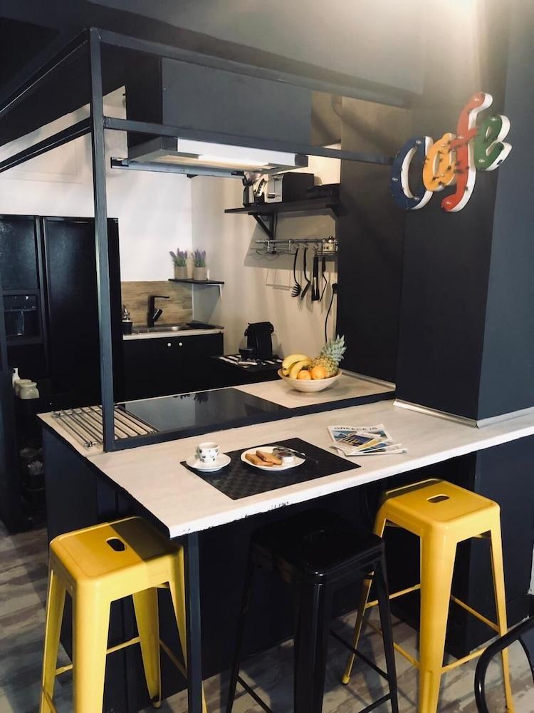 Home Plus Psirri Apartment