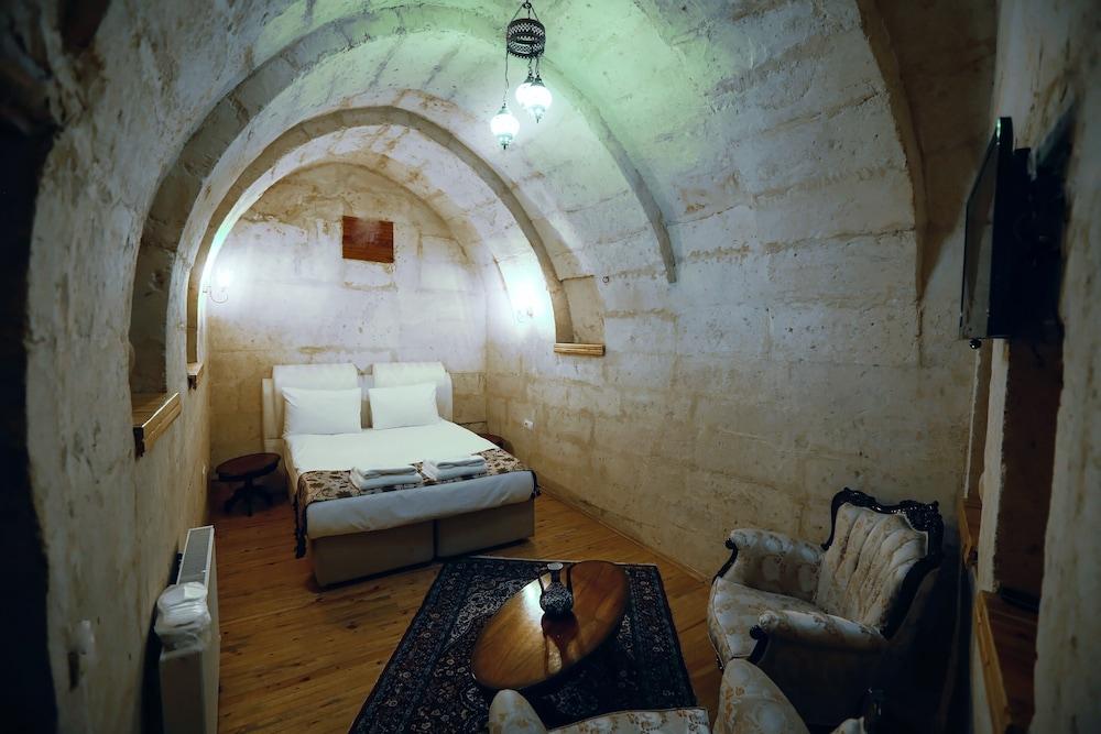 Larissa Cave Hotel