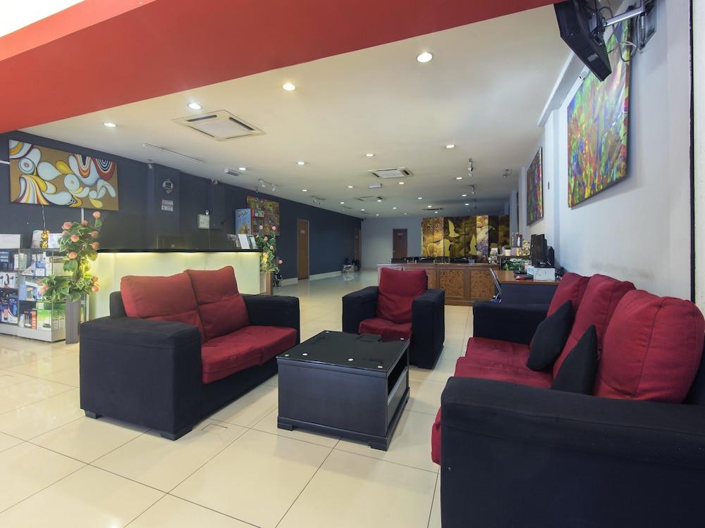 Super OYO 761 City Hotel