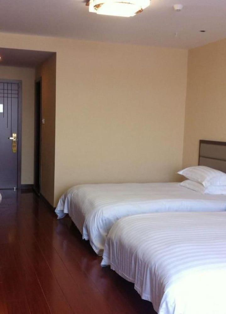 Quanrui Business Hotel