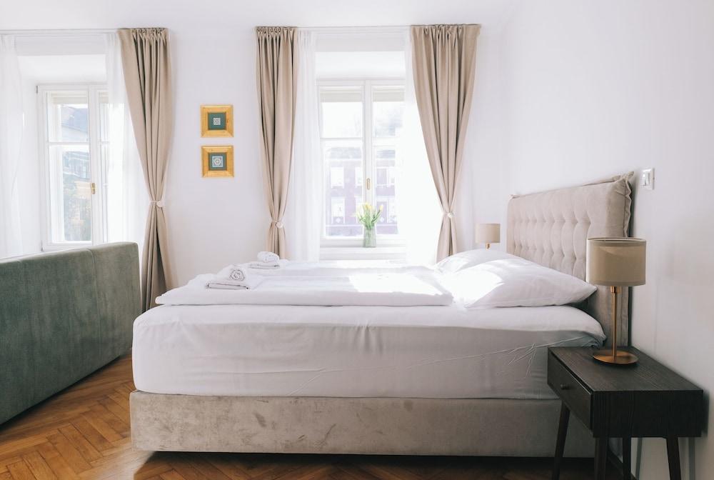 Central Riverside Apartments Meščanka