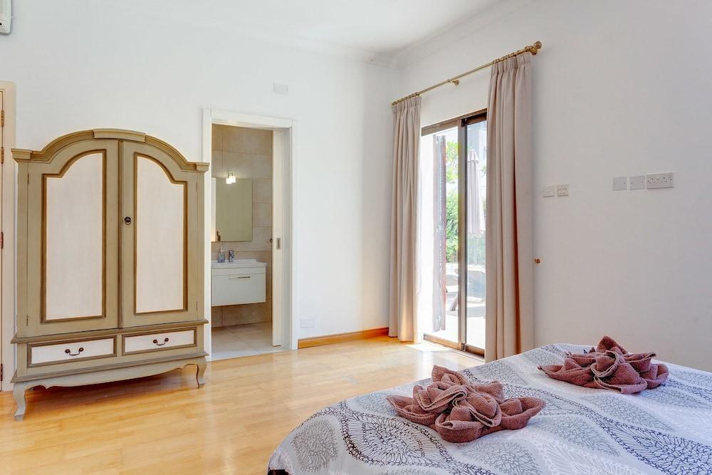 Superlative 4 Bedroom Villa With Private Pool