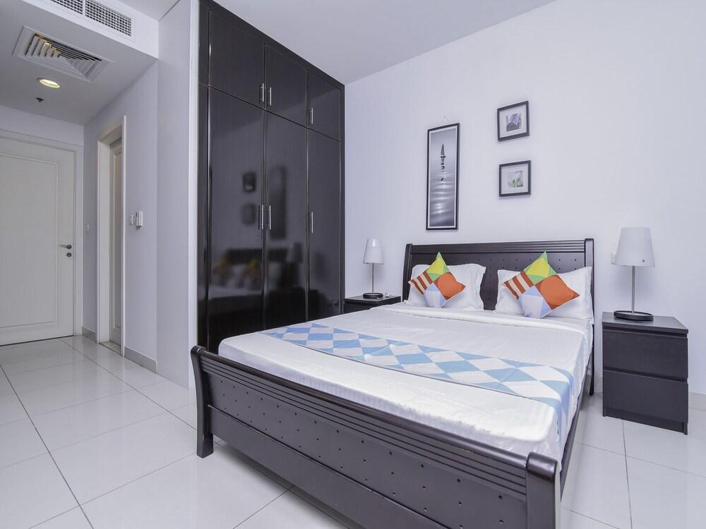 OYO Home 164 2BHK Lake View