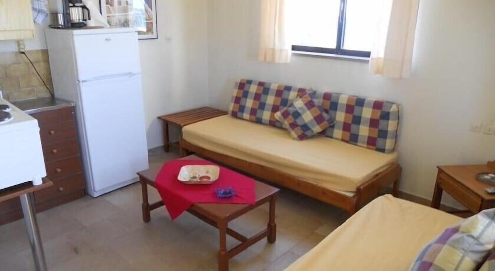 Hippokratis Apartments