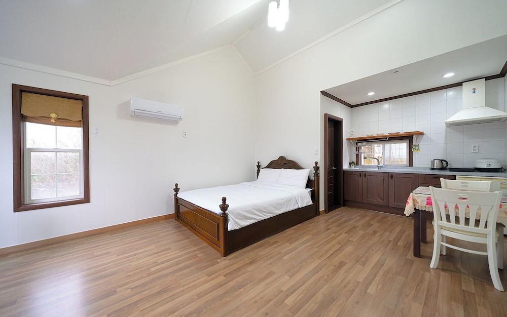 Petit Maison Pension