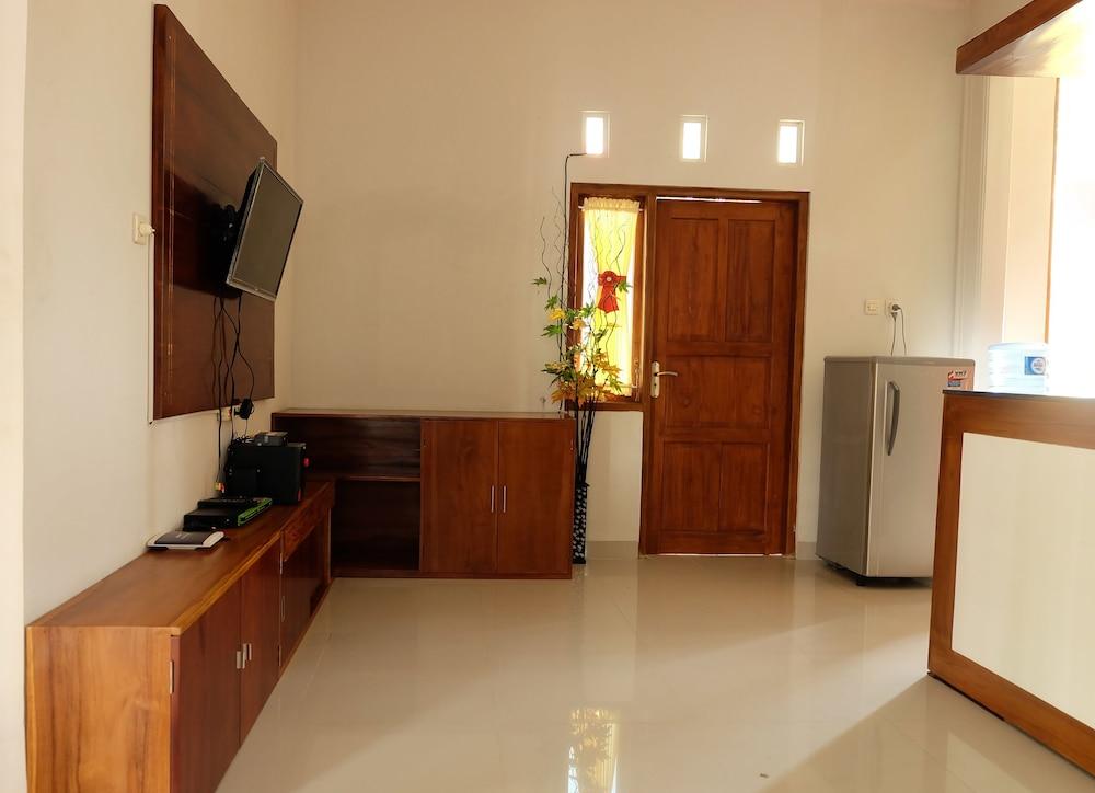 Simply Homy Guest House Unit UMY