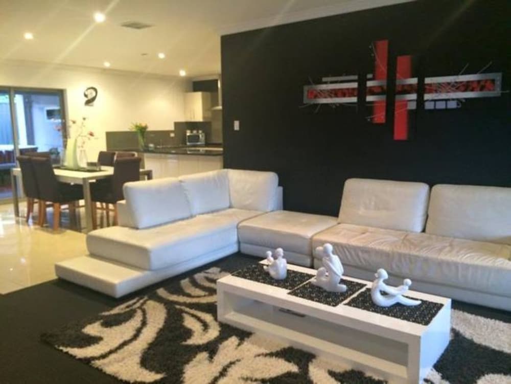 Hollywood Tree House