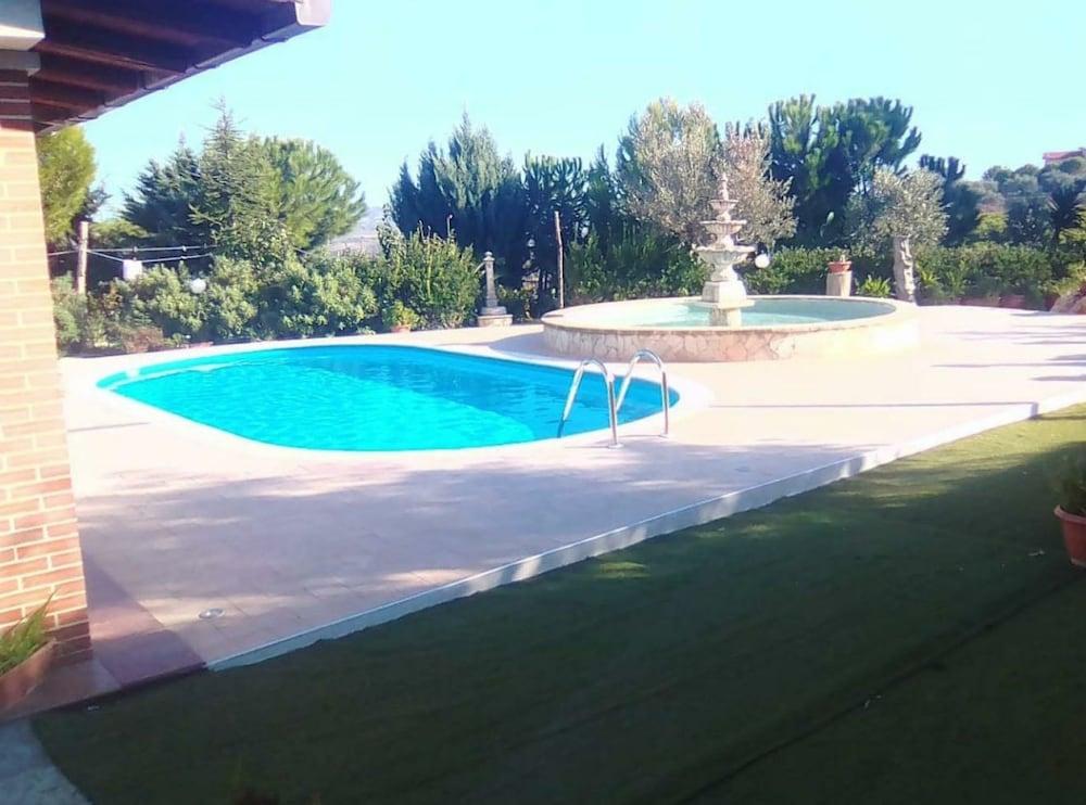 Agrigento Templi Pool Garden