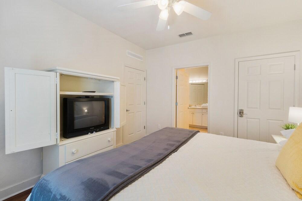 Lucaya Village 3040 #2-108