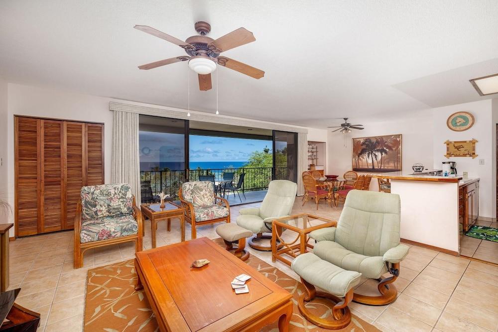 Kahaluu Bay Villas 304