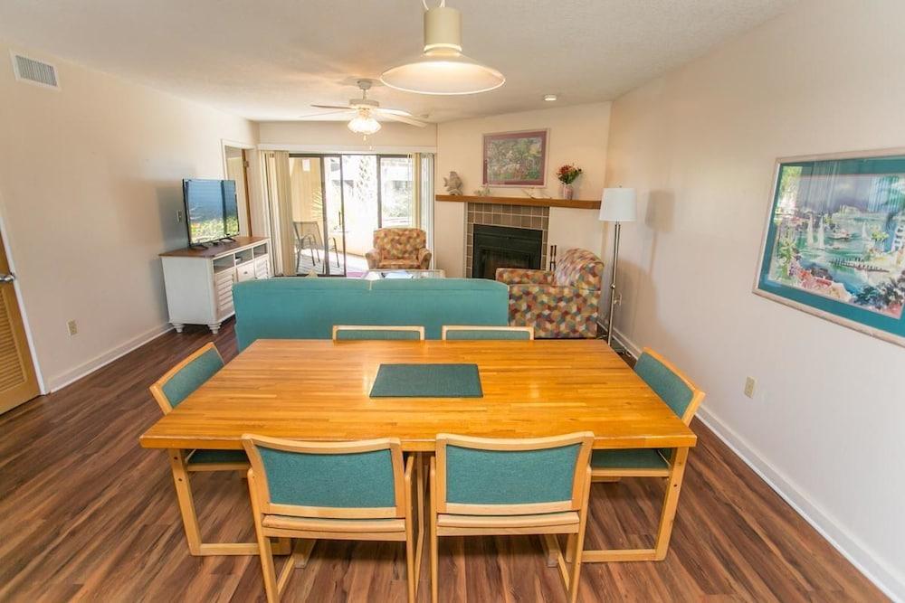 Hibiscus Condo - Pool View, 2br/2bth, 3 Pools, Wifi