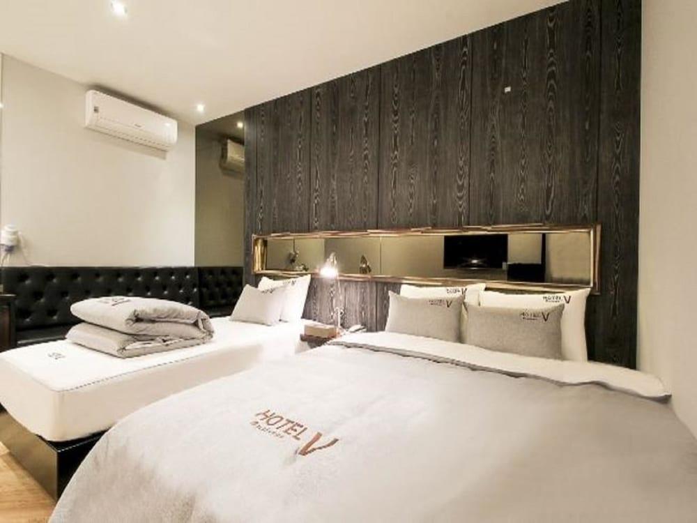 V Hotel