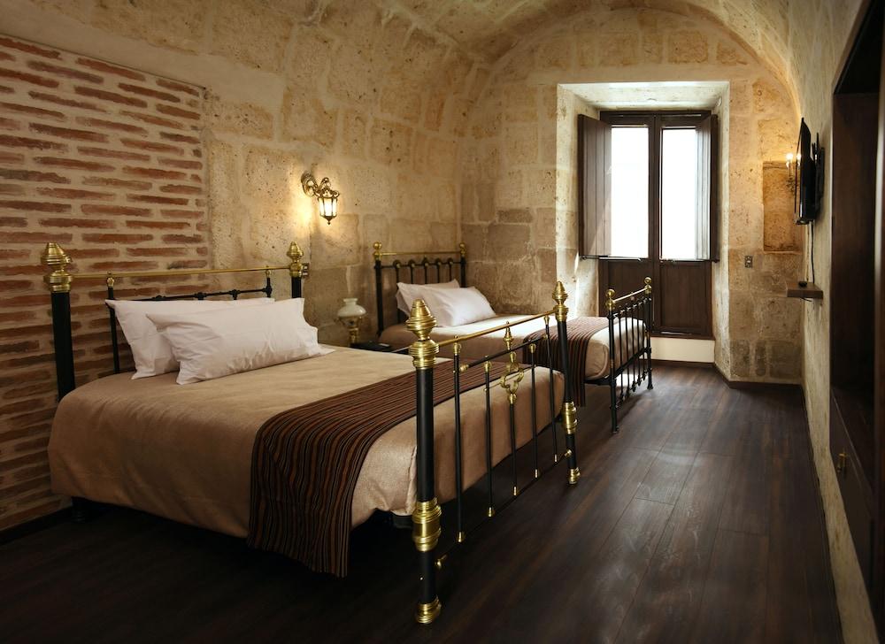 Acolpacha - Tambo Boutique